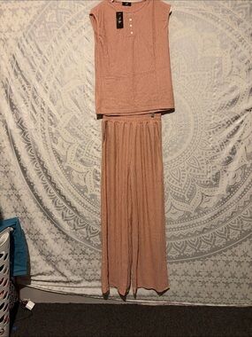 NWT JP Dusty Pink Crinkle 2 Piece Wide Leg Pant Set L/XL
Description